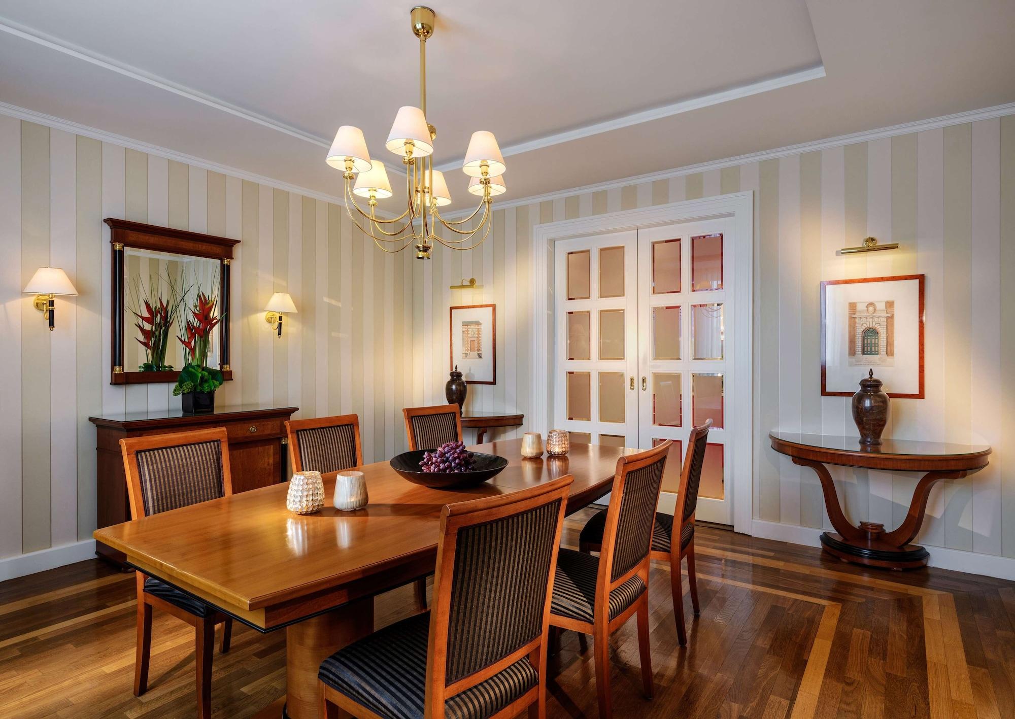 Nassauer Hof Hotel 5*