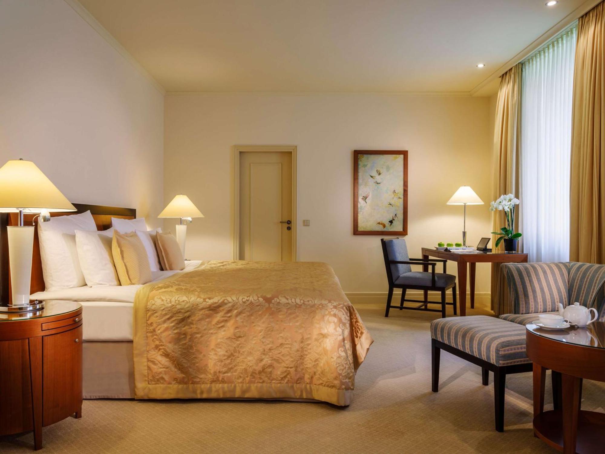 Hotel Nassauer Hof 5*
