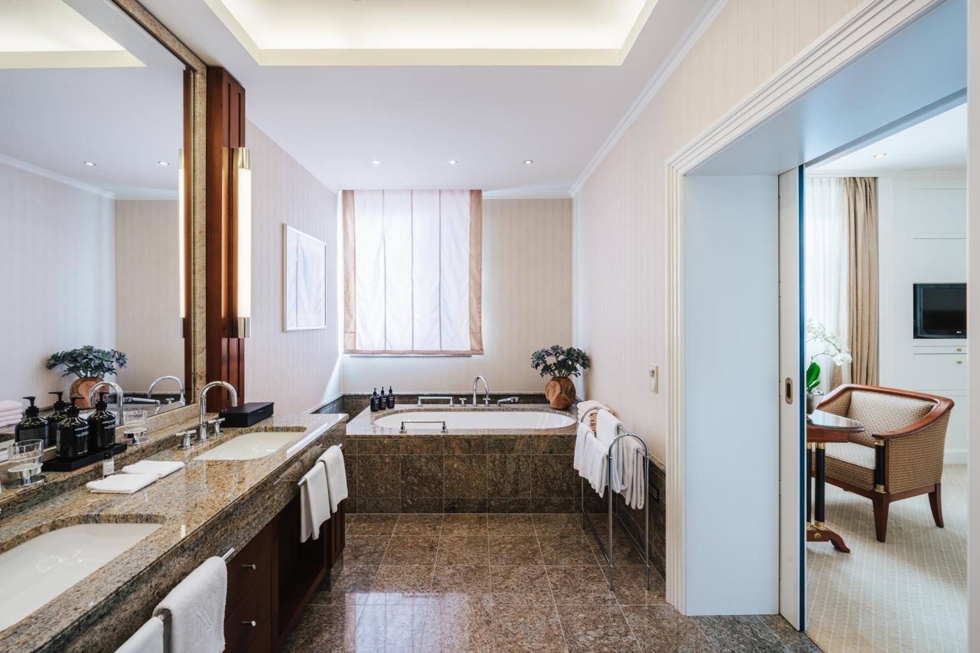 Nassauer Hof Hotel 5*