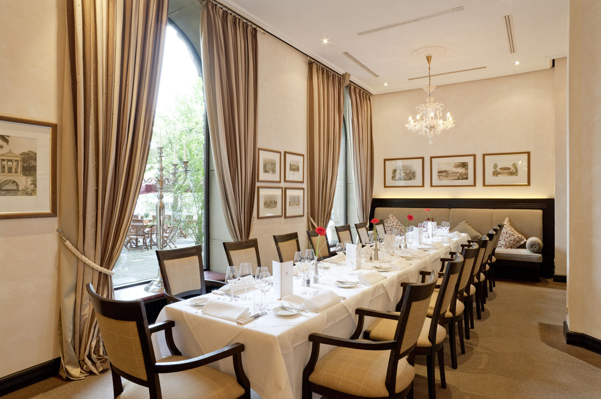 Hotel Nassauer Hof 5*
